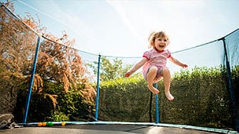 Cama elástica para crianças de 2 anos: Por que adquirir?